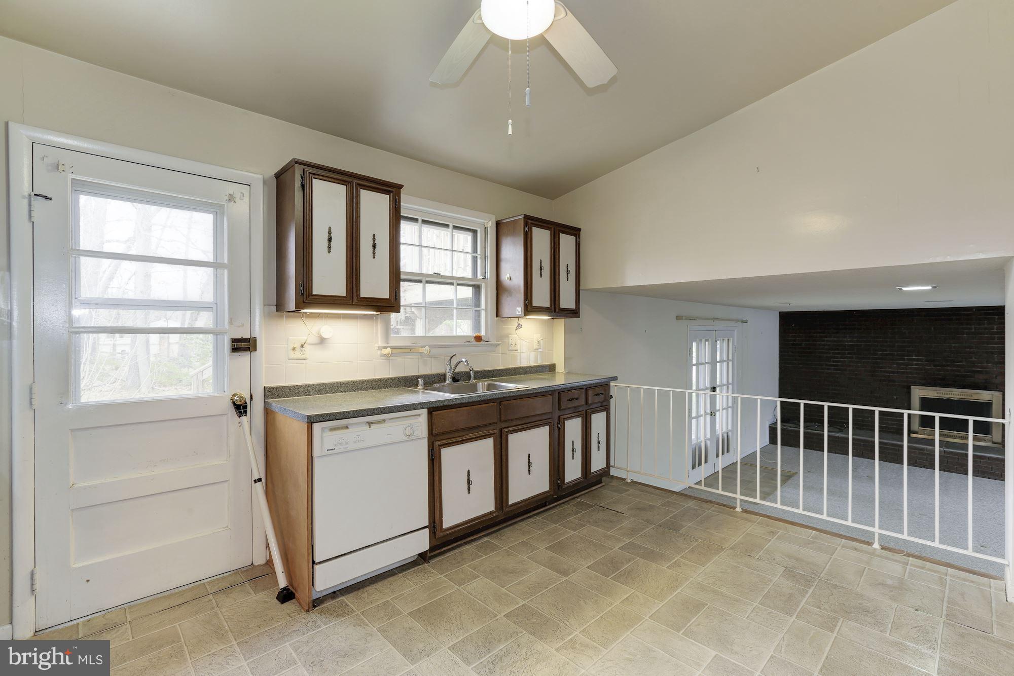 2704 Rambler Court Adelphi, MD 20783 - Photo 8 of 27 Kitchen