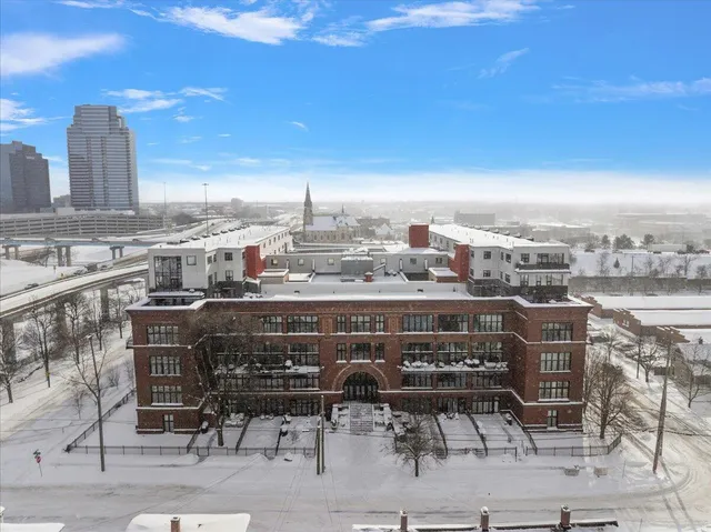 $390,000 | 600 Broadway Avenue Northwest, Unit 242, Grand Rapids, MI 49504