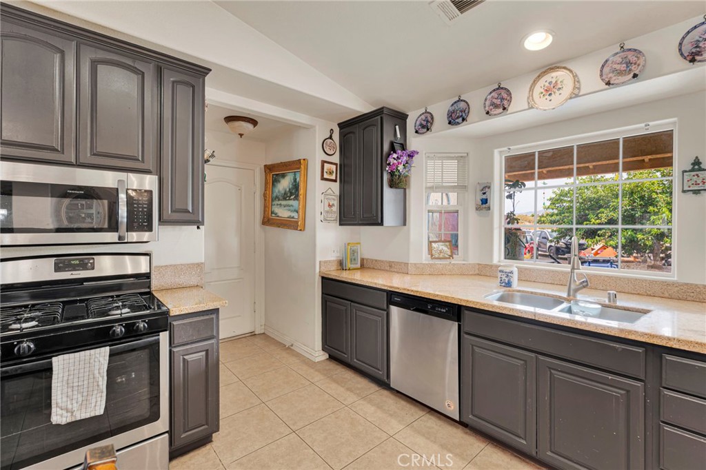 1616 Saratoga Road Pinon Hills, CA 92372 - Photo 6 of 21