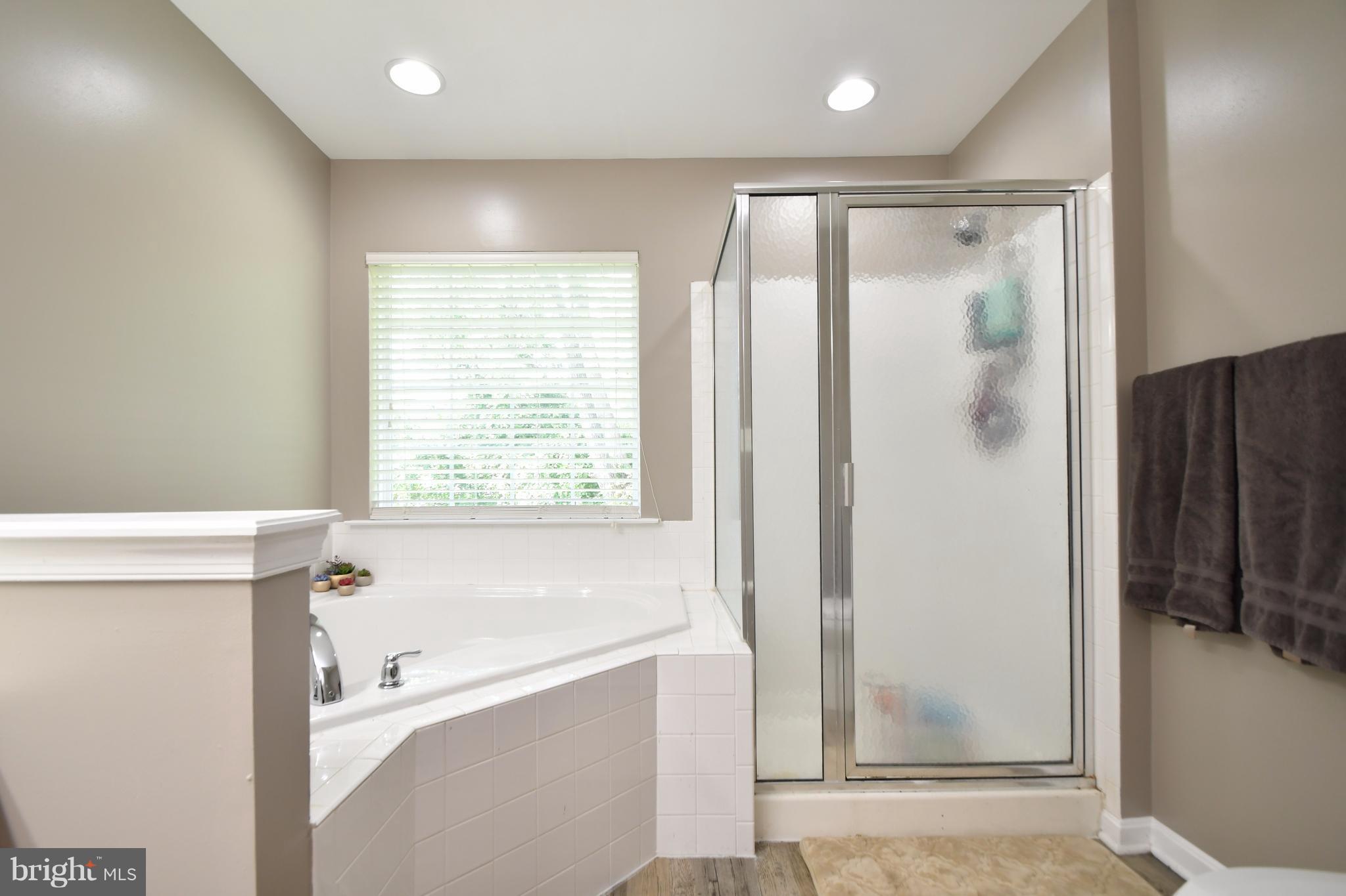 1922 Waltman Road Edgewood, MD 21040 - Photo 15 of 30 Large soaking tub