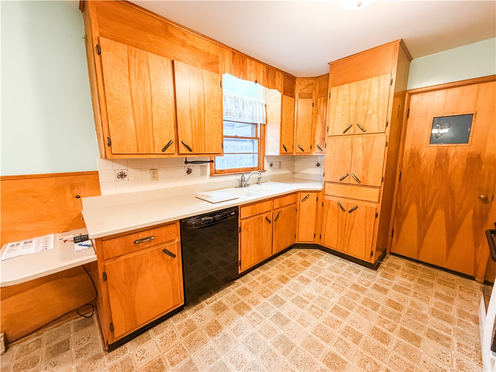 93 Capitol Street Auburn, NY 13021 - Photo 4 of 34