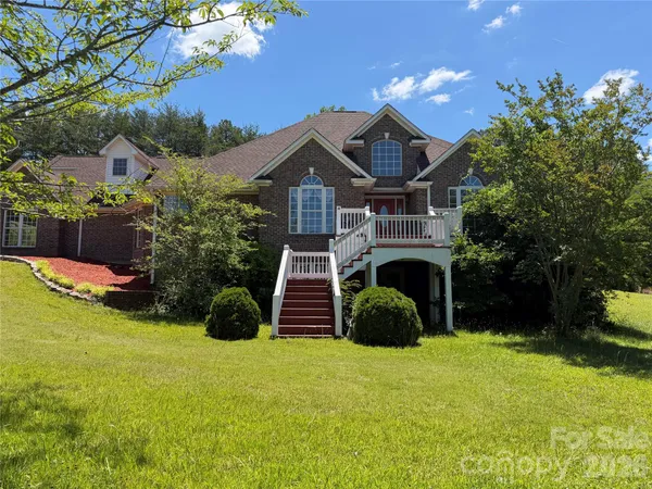$749,000 | 92 Rodaeo Drive, Columbus, NC 28722