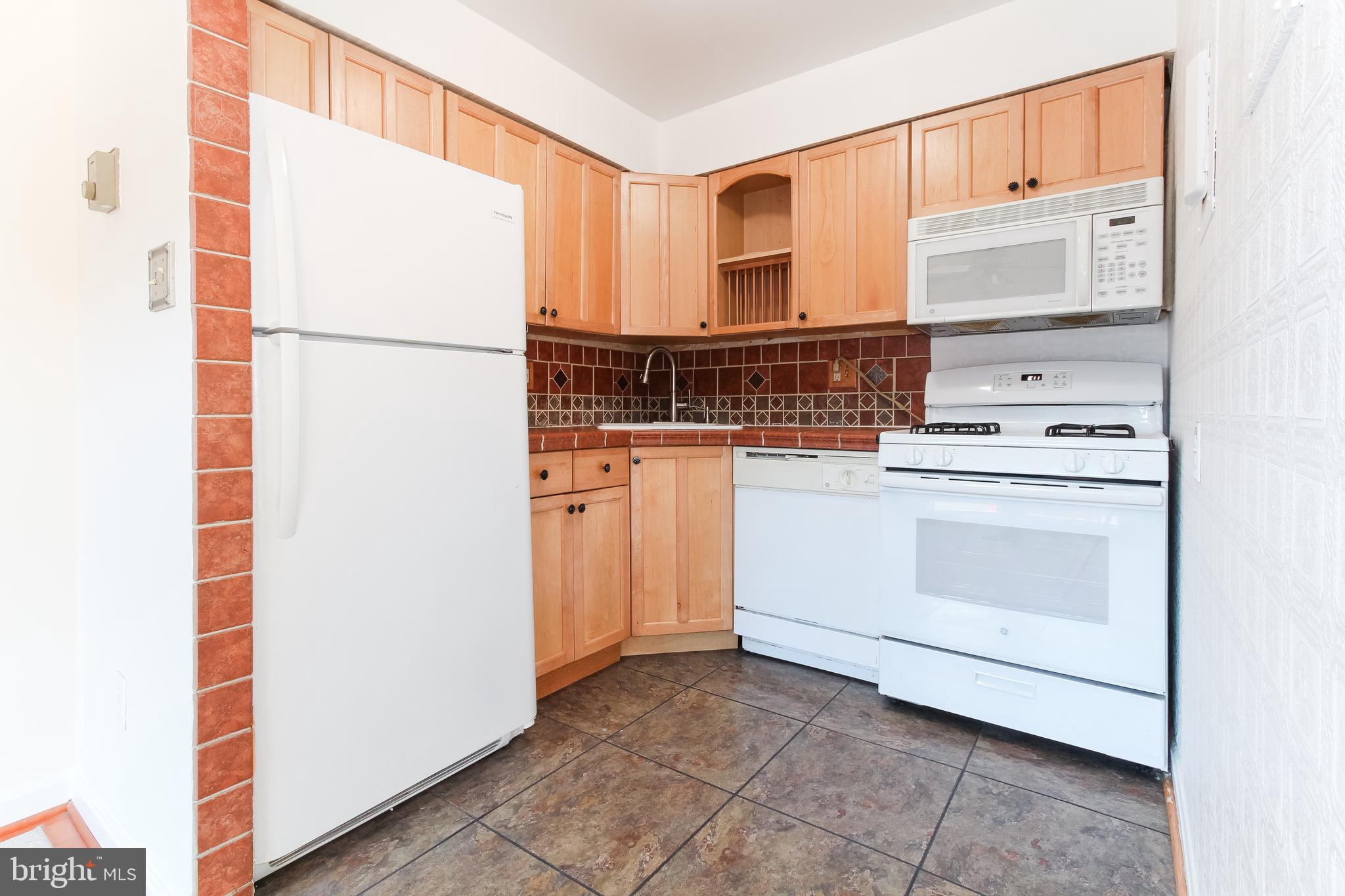 1508 South George Mason Drive, Unit 10 Arlington, VA 22204 - Photo 4 of 25 Kitchen