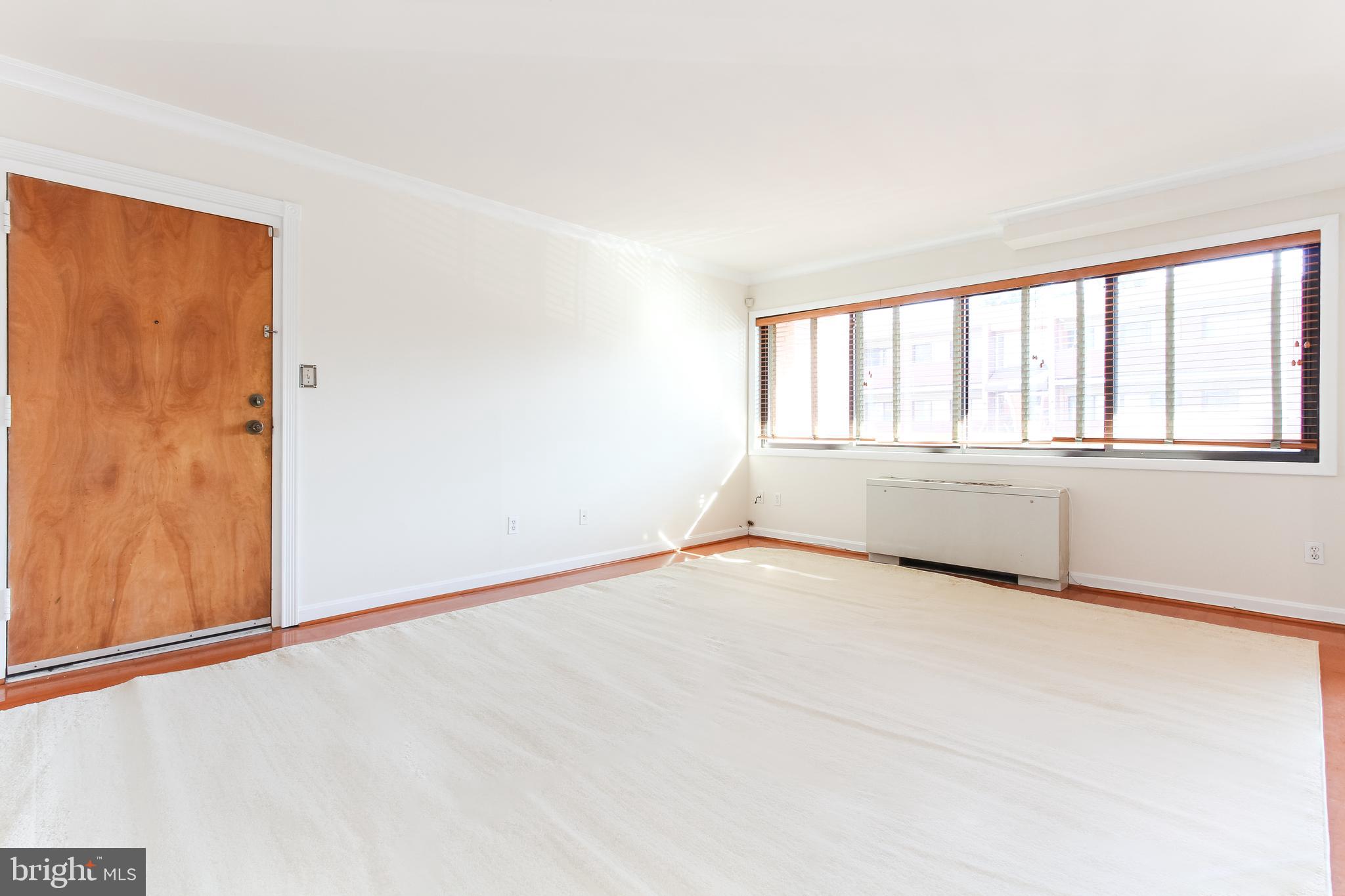 1508 South George Mason Drive, Unit 10 Arlington, VA 22204 - Photo 8 of 25 Living Room