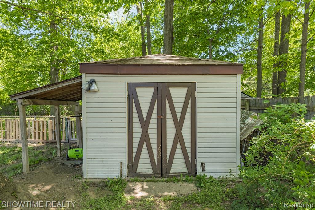 31720 Kelly Road Roseville, MI 48066 - Photo 39 of 42