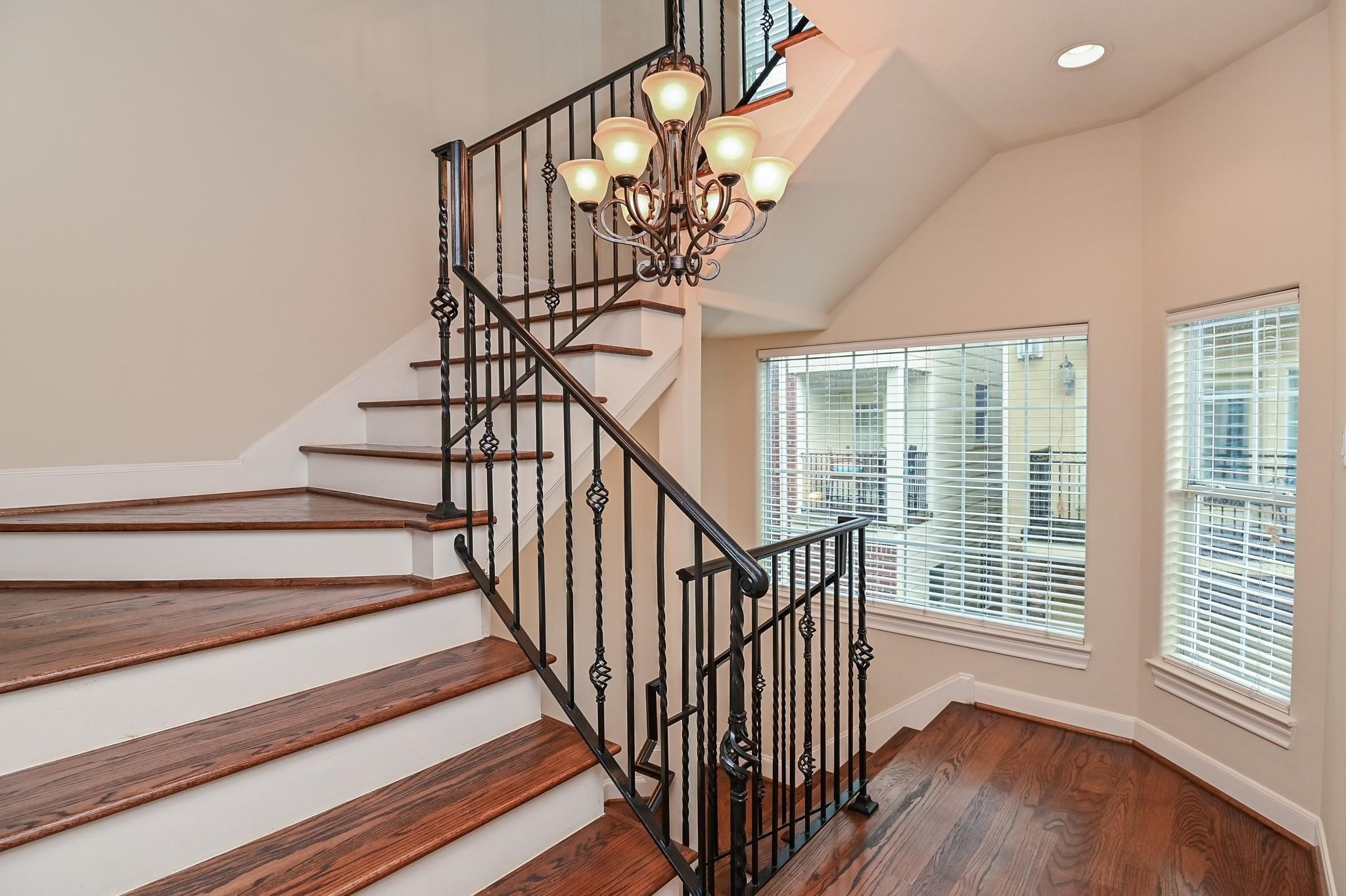 5813 Washington Avenue, Unit B Houston, TX 77007 - Photo 12 of 36 a view of entryway with wooden floor