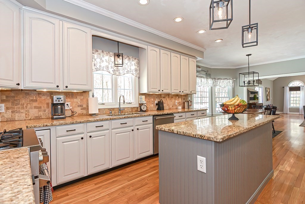 84 Prospect Street Upton, MA 01568 - Photo 4 of 42 Gallery Image 4