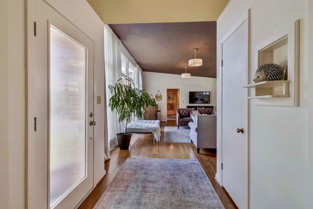 207 East Walnut Street Fredericksburg, TX 78624 - Photo 11 of 42 a view of a living room