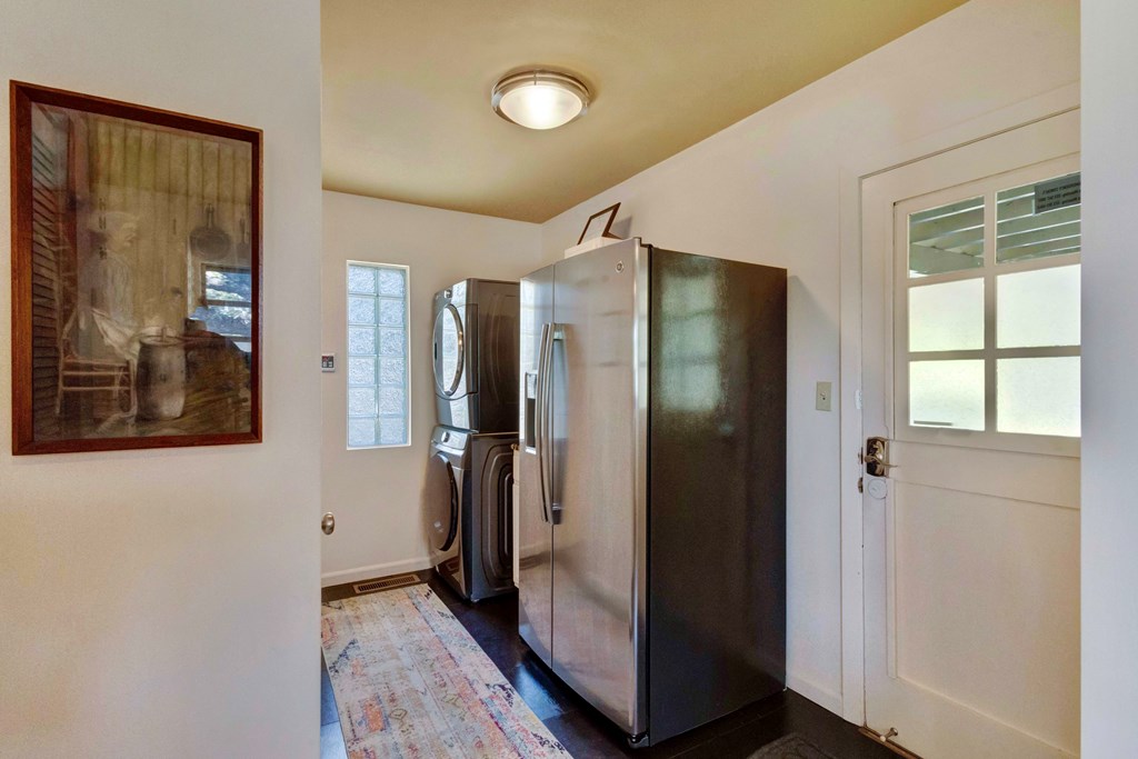 207 East Walnut Street Fredericksburg, TX 78624 - Photo 31 of 42 a bathroom with a glass shower door and a sink