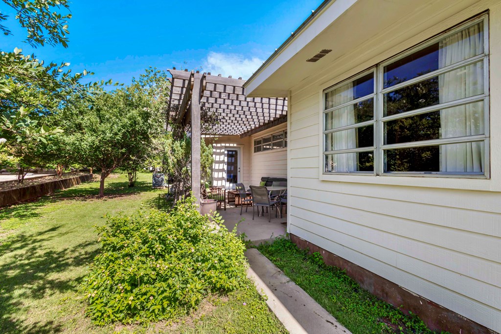 207 East Walnut Street Fredericksburg, TX 78624 - Photo 42 of 42 a view of house and front yard