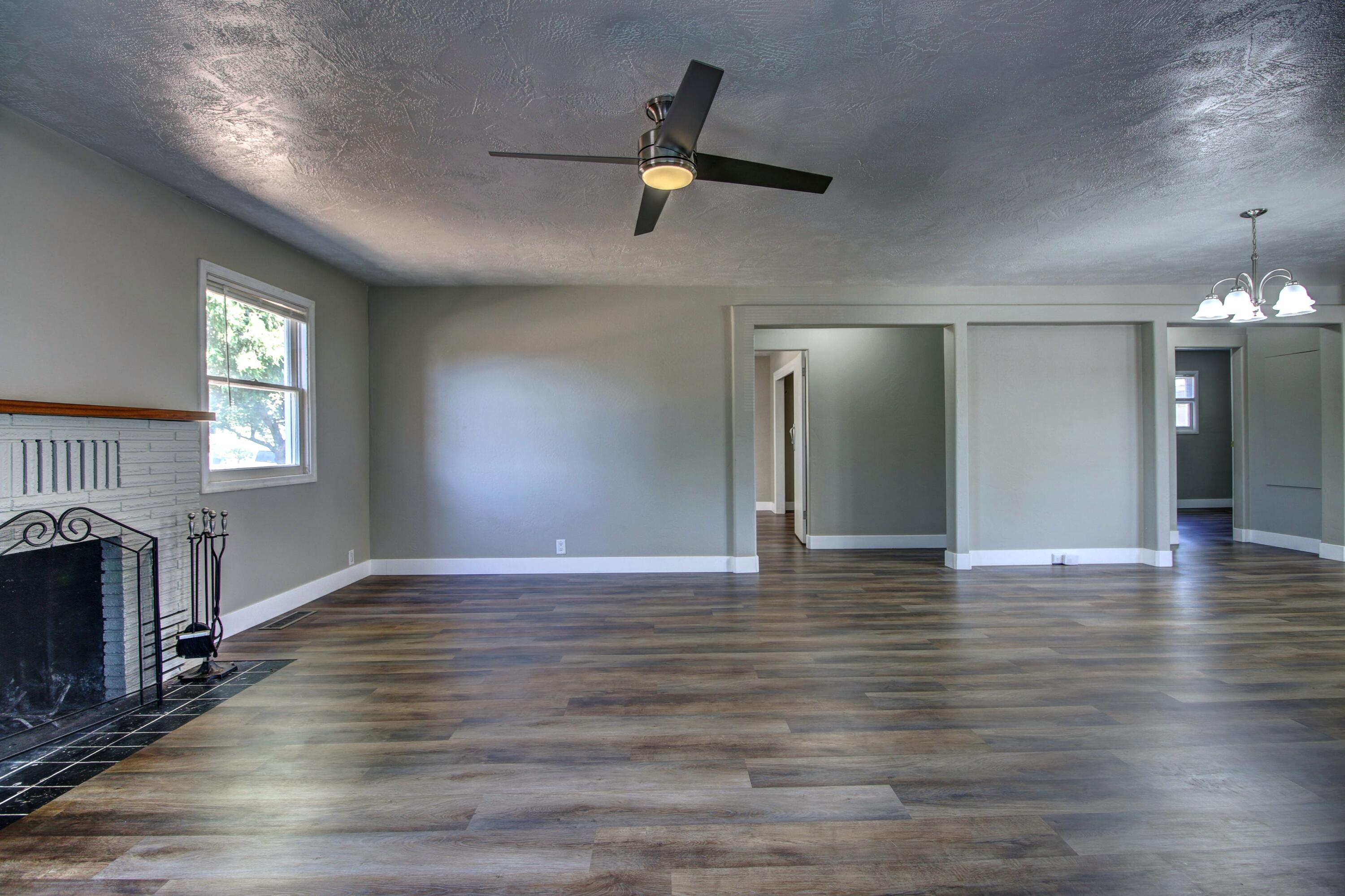 1301 Spring Street Medford, OR 97504 - Photo 9 of 35 IMG_5458_59_60_tonemapped