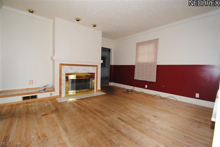 895 Englewood Road Cleveland Heights, OH 44121 - Photo 2 of 12