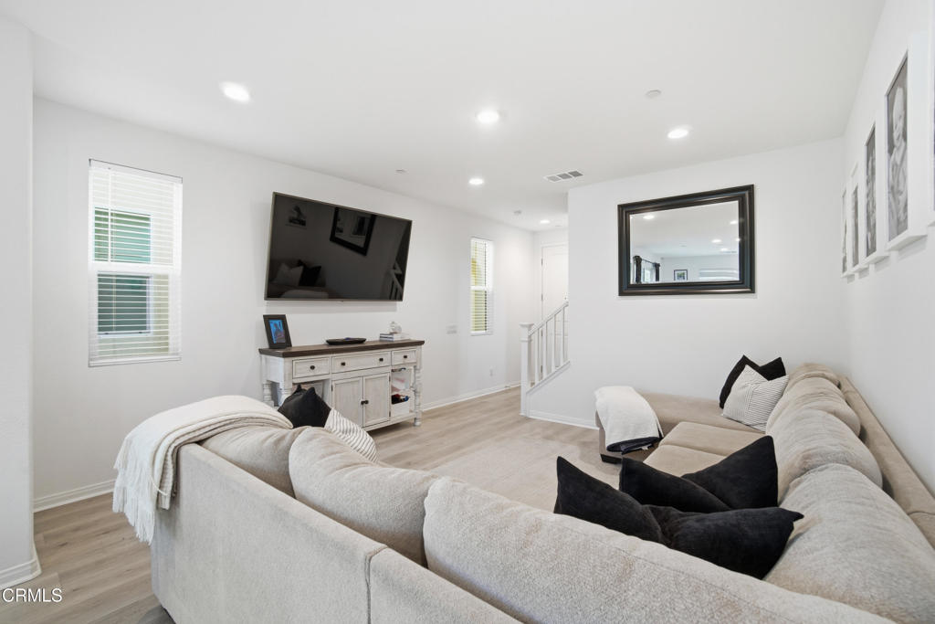 1873 Brittlebush Road Santa Paula, CA 93060 - Photo 6 of 47 Living Room (2)