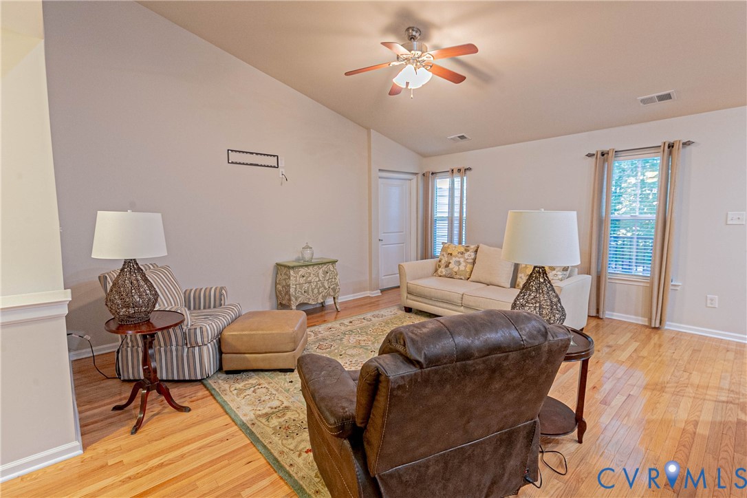 7533 South Franklins Way Quinton, VA 23141 - Photo 8 of 46 a living room with furniture