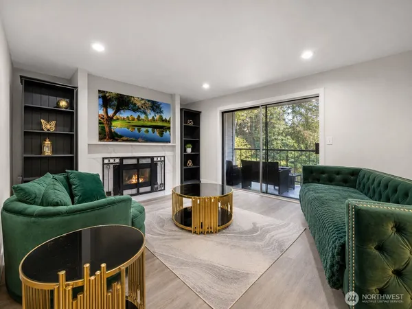 $2,700 | 4727 West Lake Sammamish Parkway Southeast, Unit B203, Issaquah, WA 98027