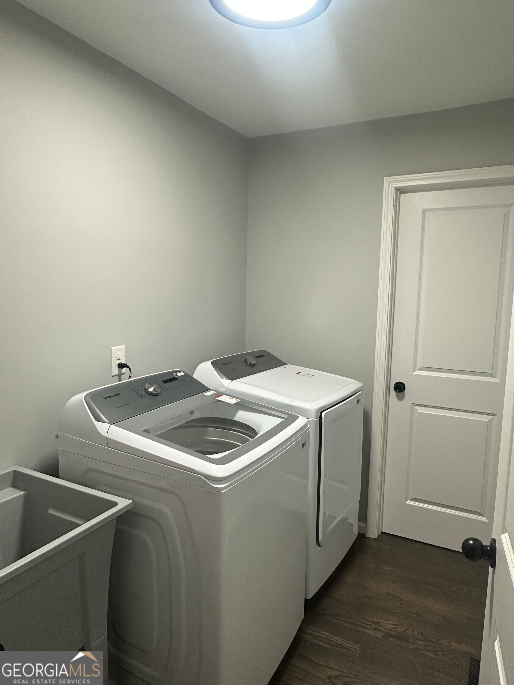 175 Thompson Place Gainesville, GA 30506 - Photo 6 of 32 a utility room with dryer and washer