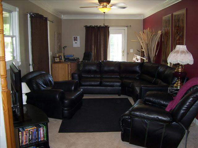 20717 Haggerty Road Belleville, MI 48111 - Photo 8 of 18 Familyroom