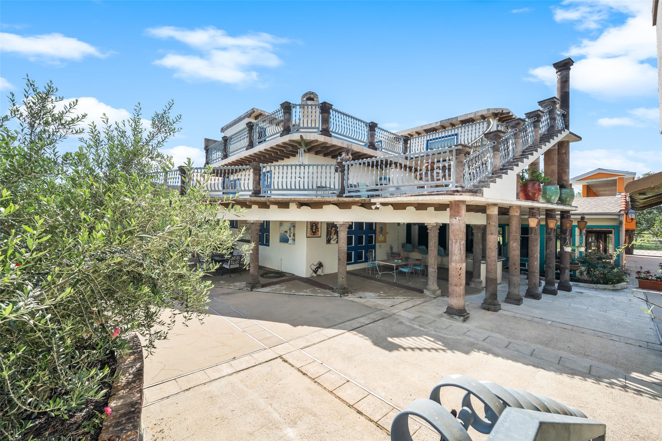 614 Pine Gully Road Seabrook, TX 77586 - Photo 40 of 49 a front view of a building with a garden