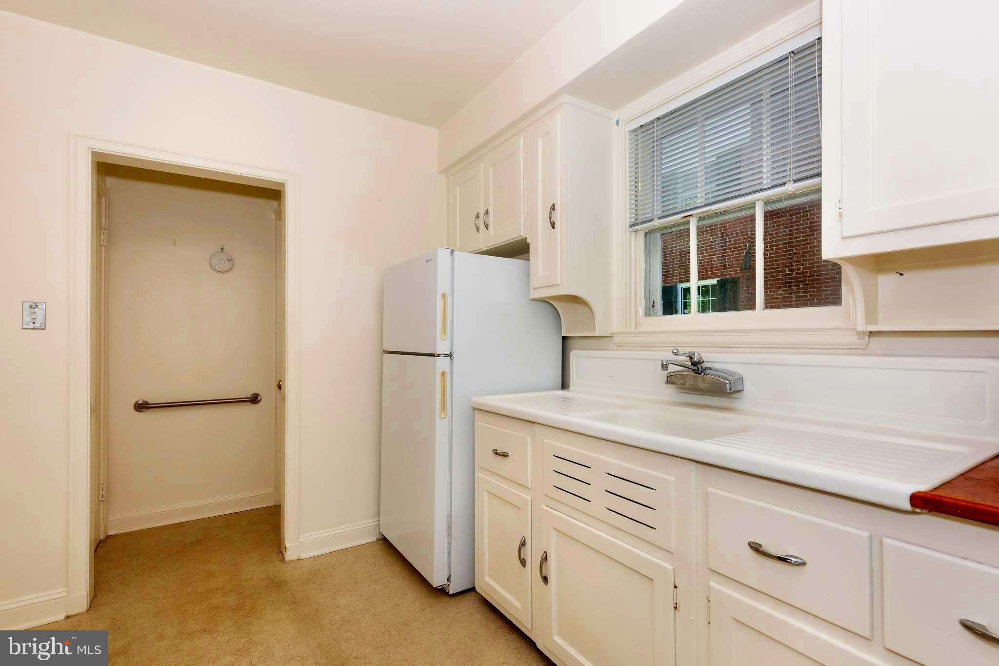 323 Broadmoor Road Baltimore, MD 21212 - Photo 11 of 40 Move in ready! Just ad groceries'!