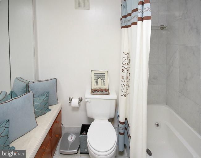 2017 Kalorama Road Northwest, Unit 2 Washington, DC 20009 - Photo 16 of 22 Bath