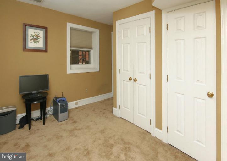 2017 Kalorama Road Northwest, Unit 2 Washington, DC 20009 - Photo 17 of 22 Den