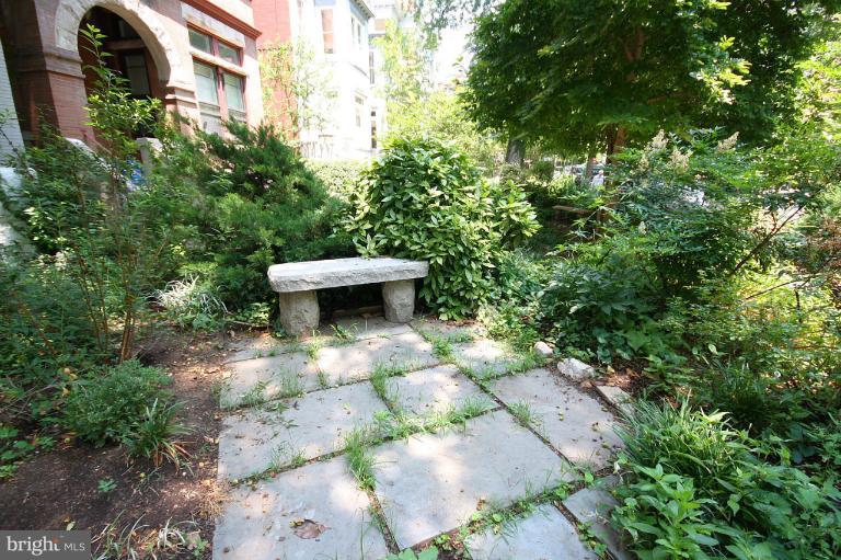 2017 Kalorama Road Northwest, Unit 2 Washington, DC 20009 - Photo 8 of 22 Front Garden