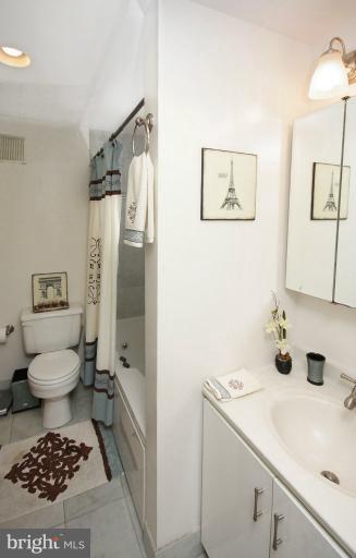 2017 Kalorama Road Northwest, Unit 2 Washington, DC 20009 - Photo 10 of 22 Bath