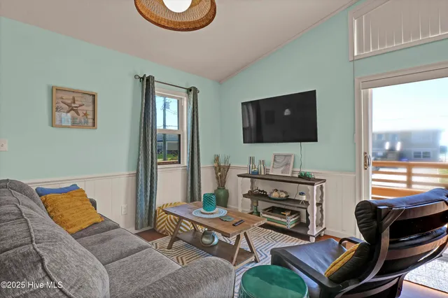 $2,250 | 1013 North Shore Drive, Surf City, NC 28445