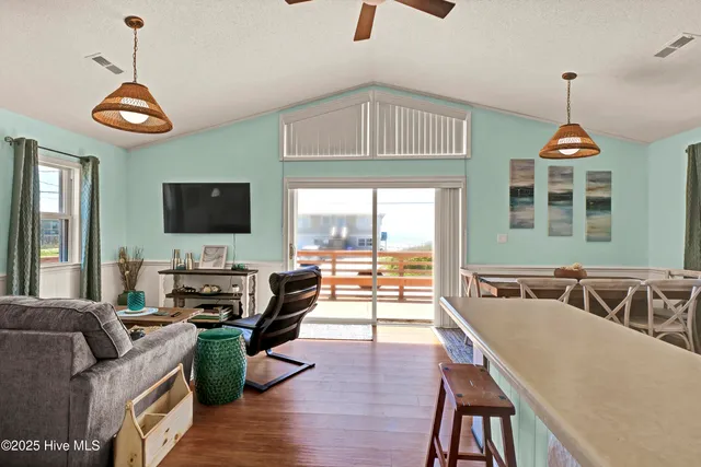 $2,250 | 1013 North Shore Drive, Surf City, NC 28445