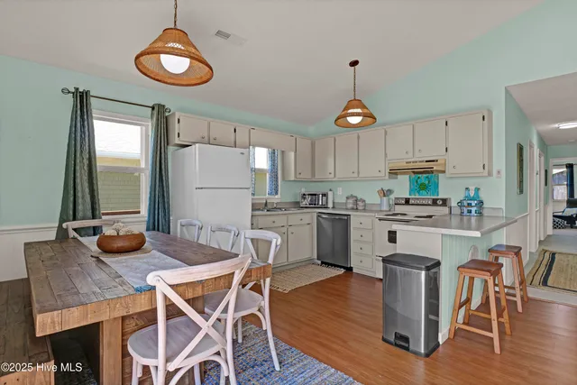 $2,250 | 1013 North Shore Drive, Surf City, NC 28445