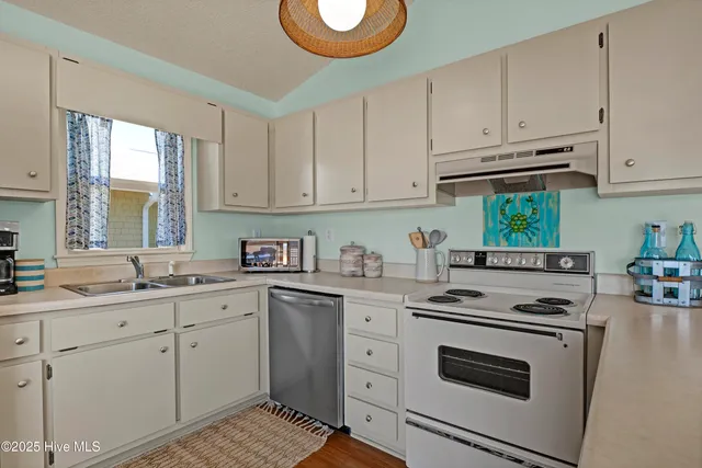 $2,250 | 1013 North Shore Drive, Surf City, NC 28445