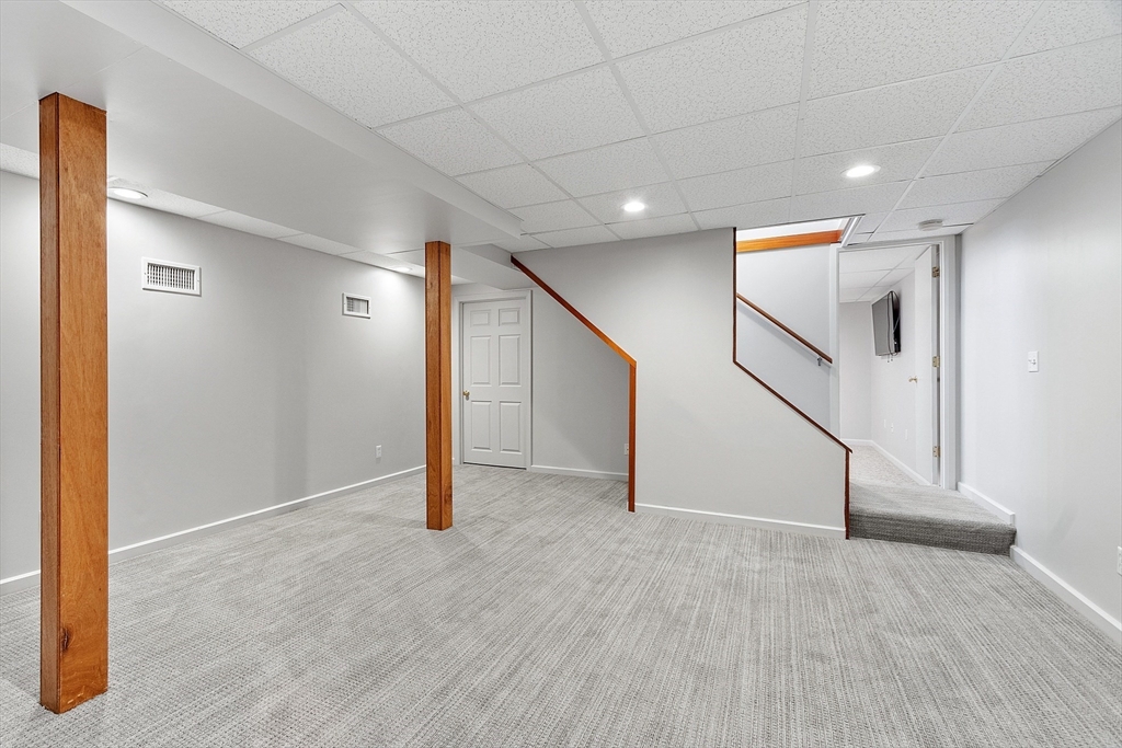 18 Sycamore Road Shrewsbury, MA 01545 - Photo 28 of 40 a view of an entryway