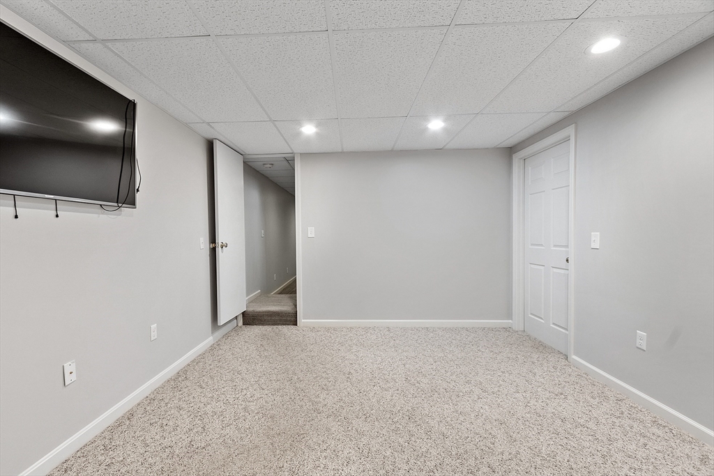 18 Sycamore Road Shrewsbury, MA 01545 - Photo 30 of 40