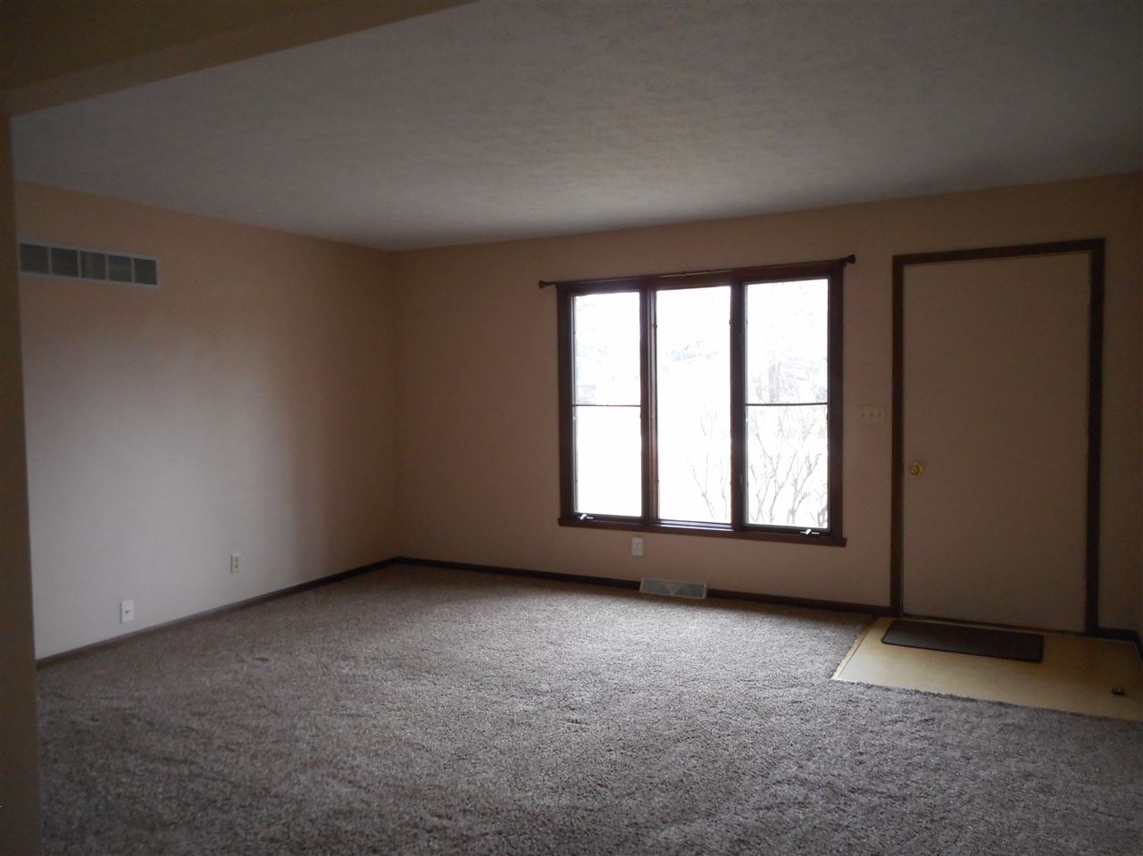 4267 Valerie Road Roscoe, IL 61073 - Photo 5 of 22 Gallery Image 5