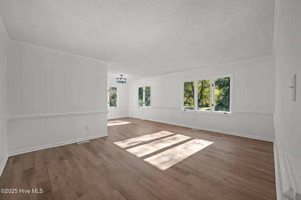 $320,000 | 309 Channel Run Drive, New Bern, NC 28562