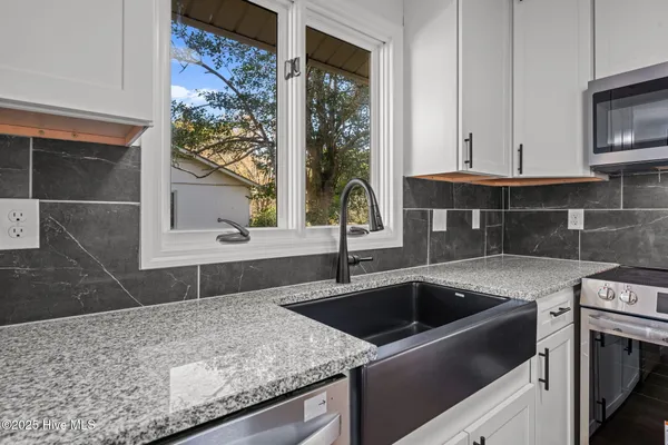 $320,000 | 309 Channel Run Drive, New Bern, NC 28562