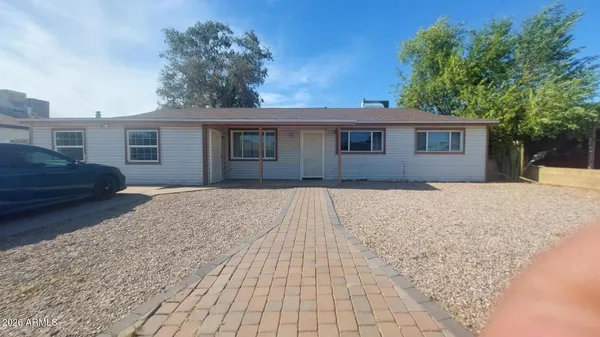 $2,700 | 2448 West Freeway Lane, Phoenix, AZ 85021