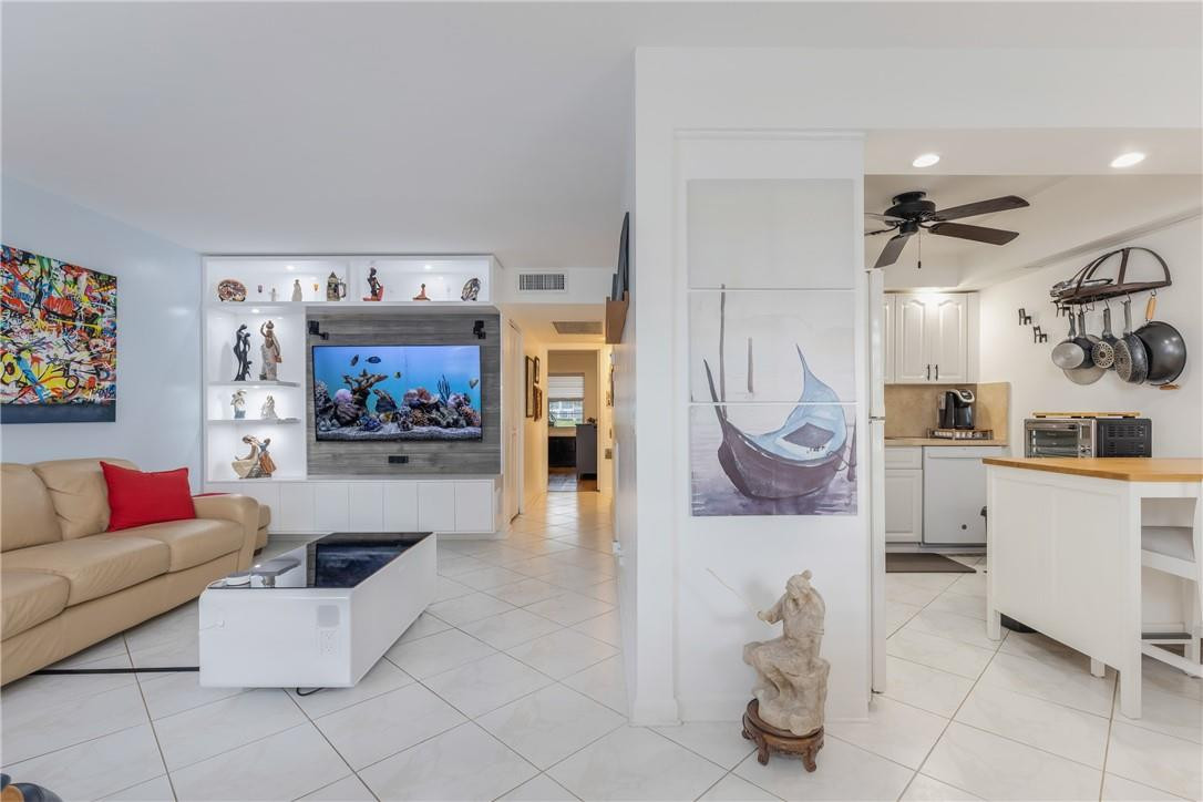 1024 Hythe B, Unit 1024 Boca Raton, FL 33434 - Photo 1 of 41 Photo 1