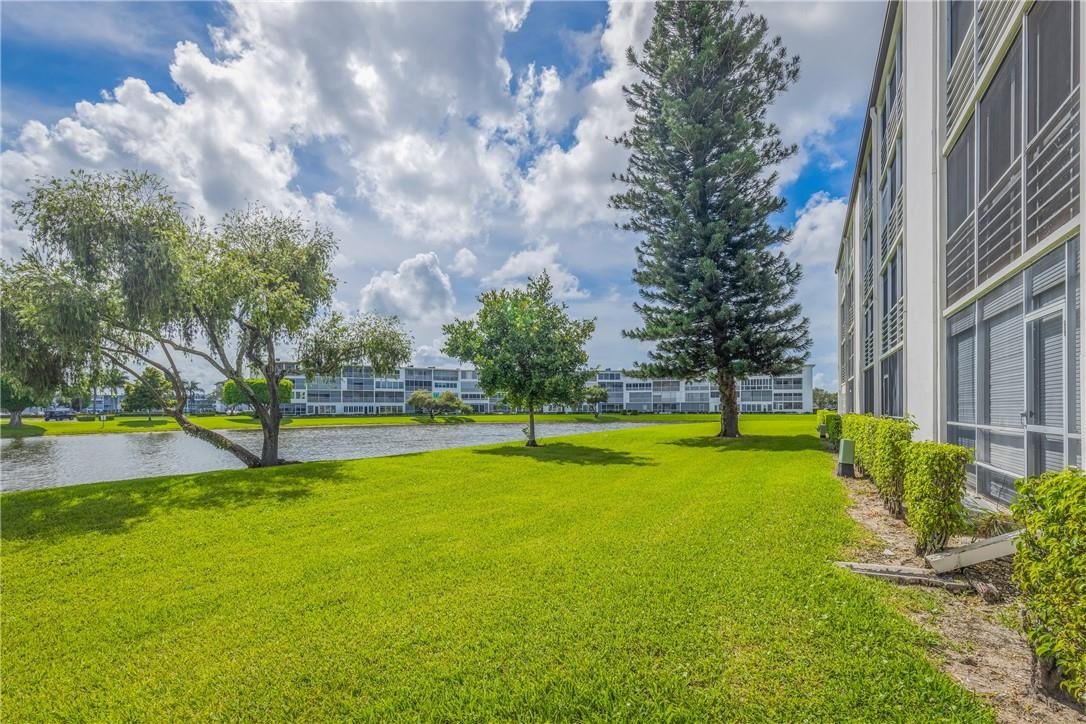 1024 Hythe B, Unit 1024 Boca Raton, FL 33434 - Photo 23 of 41 View from the back of Unit