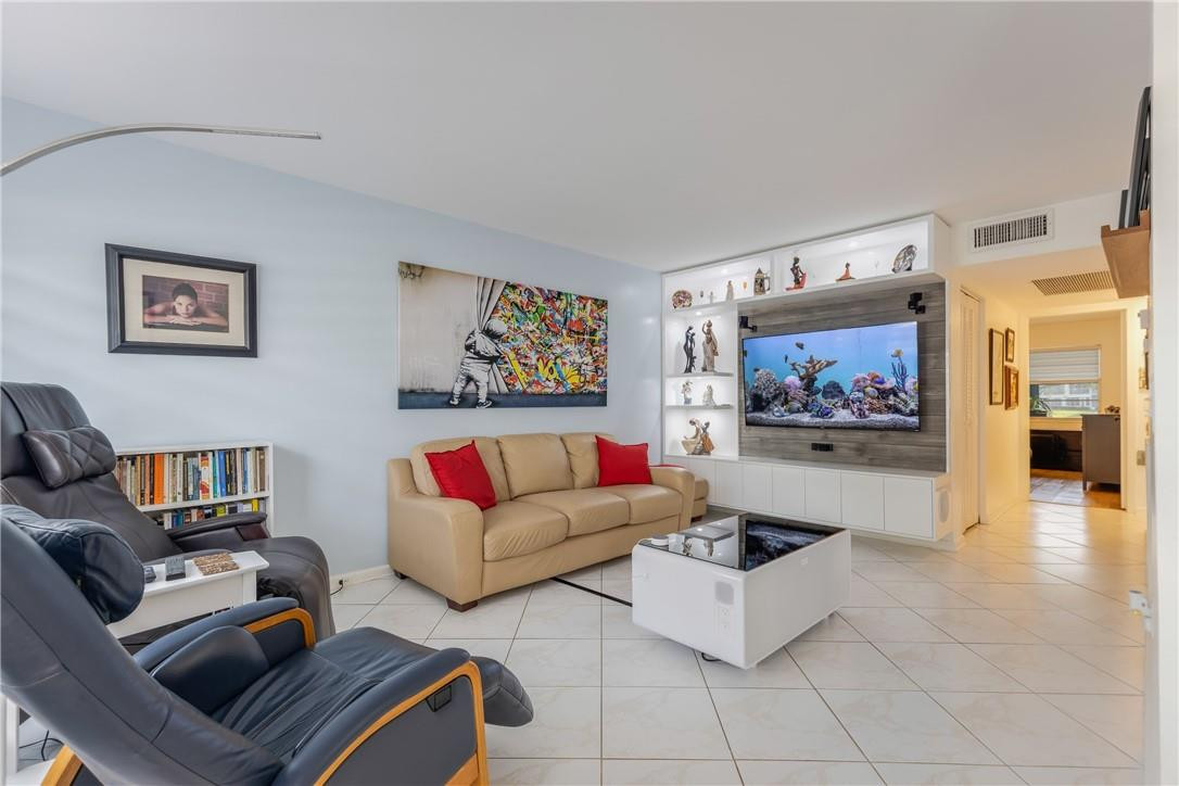 1024 Hythe B, Unit 1024 Boca Raton, FL 33434 - Photo 3 of 41 Photo 3