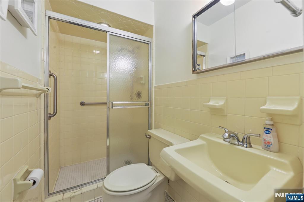 585 Churchill Road Teaneck, NJ 07666 - Photo 16 of 36 Gallery Image 16
