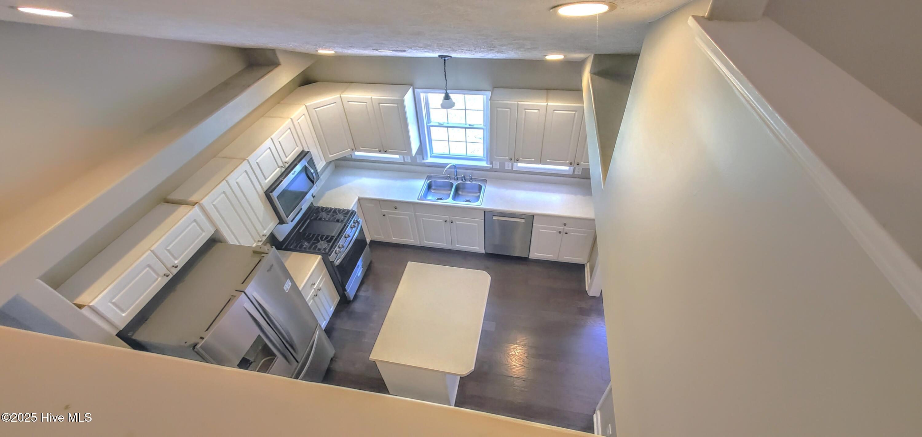 400 Neuchatel Road New Bern, NC 28562 - Photo 13 of 26 Natural Gas Stove, BSH Dishwasher