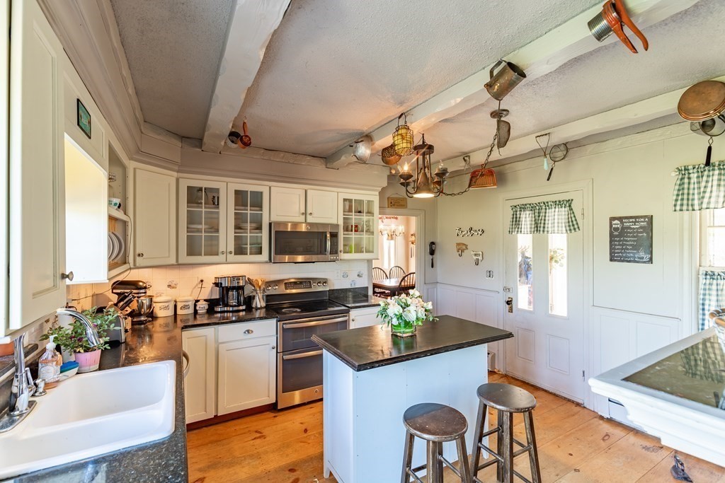 79 Wapping Road Kingston, MA 02364 - Photo 4 of 19