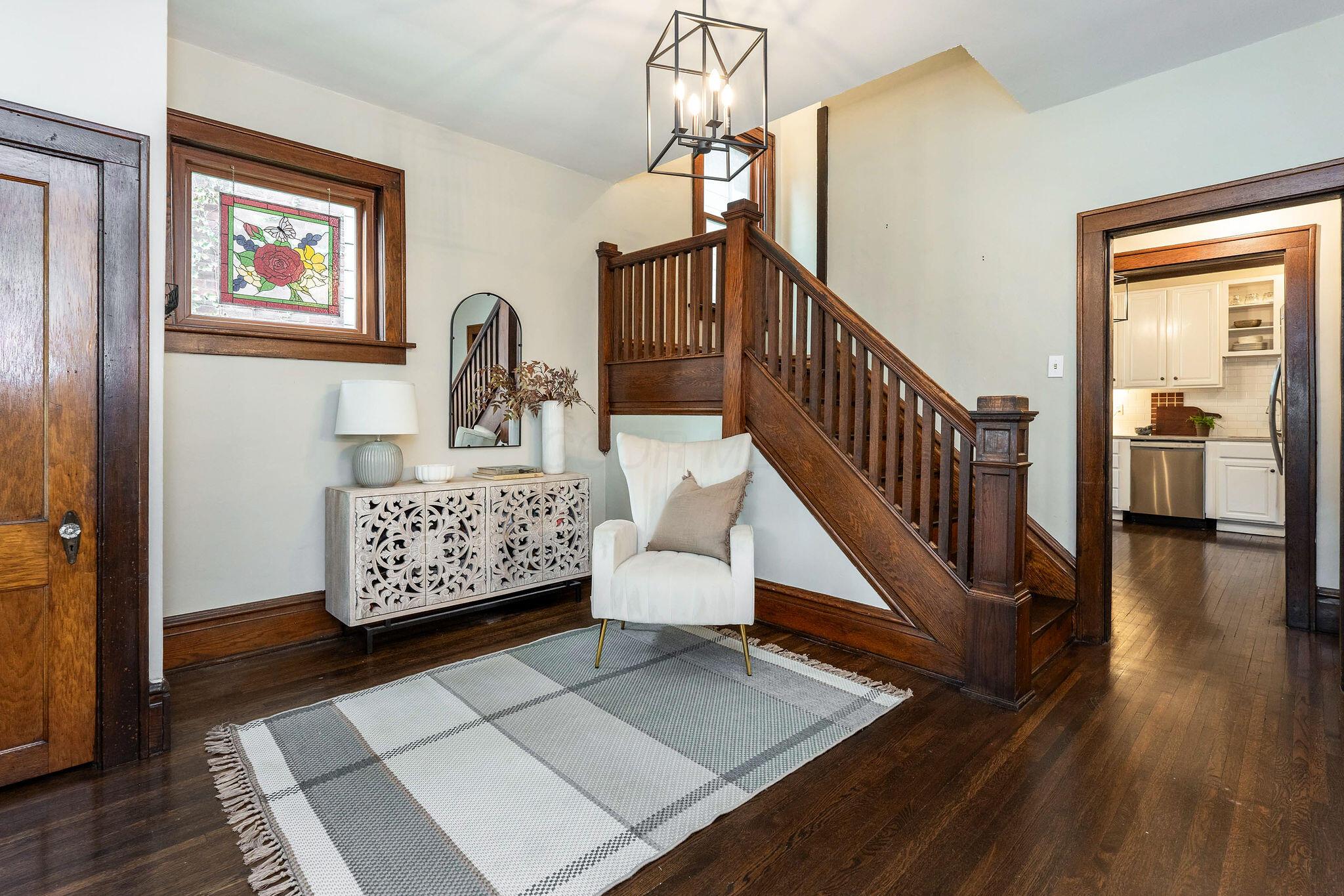 25 East Tulane Road Columbus, OH 43202 - Photo 10 of 48 Large Foyer