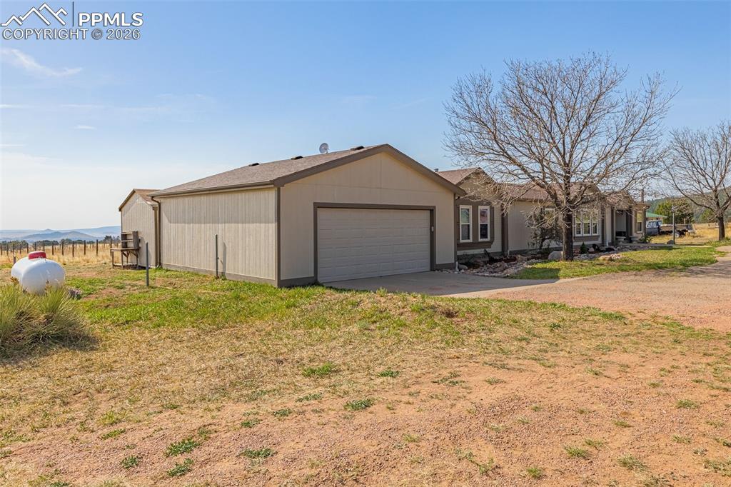 2084 Barrett Road Colorado Springs, CO 80926 - Photo 3 of 47