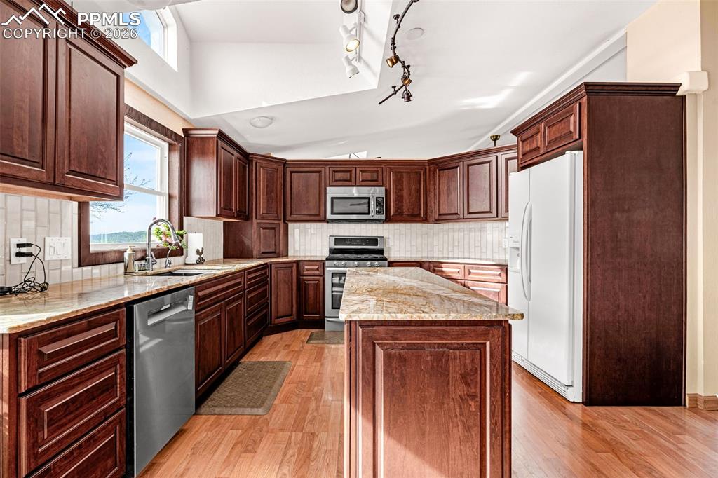 2084 Barrett Road Colorado Springs, CO 80926 - Photo 4 of 47