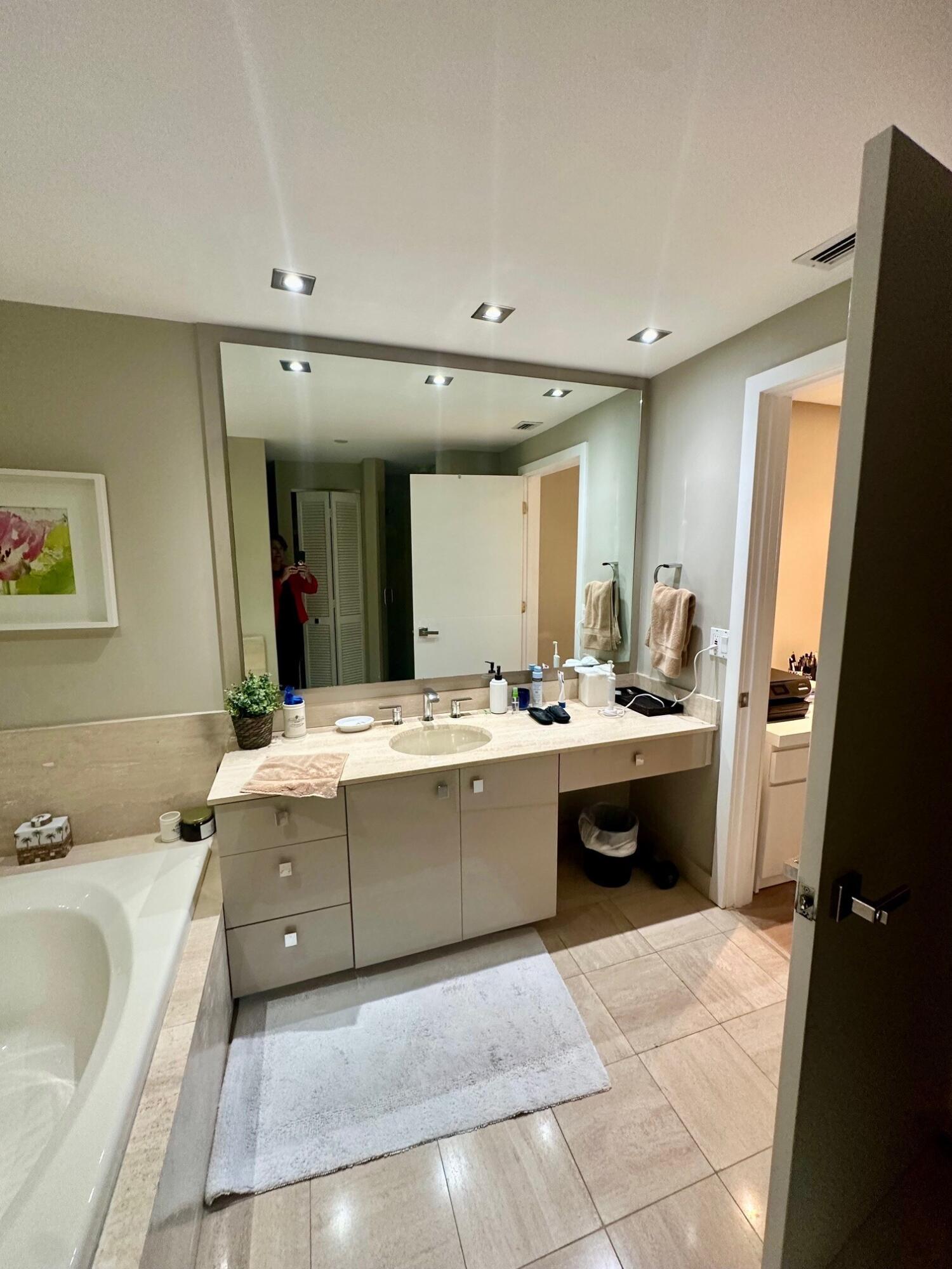 4101 North Ocean Boulevard, Unit D1804 Boca Raton, FL 33431 - Photo 18 of 27 PRIMARY BATHROOM BATHTUB