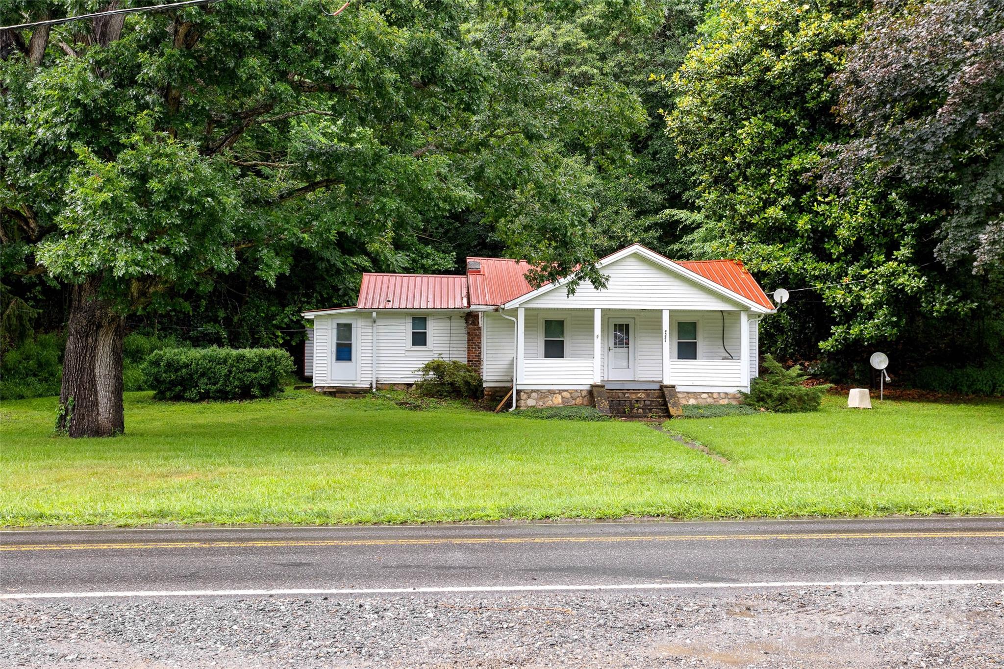 9521 Cruso Road Canton, NC 28716 - Photo 2 of 46