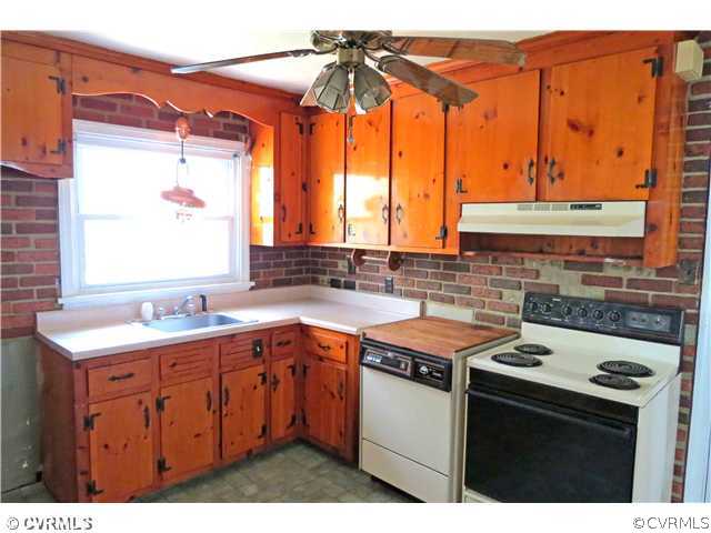3310 Warner Road Richmond, VA 23225 - Photo 5 of 16 Kitchen