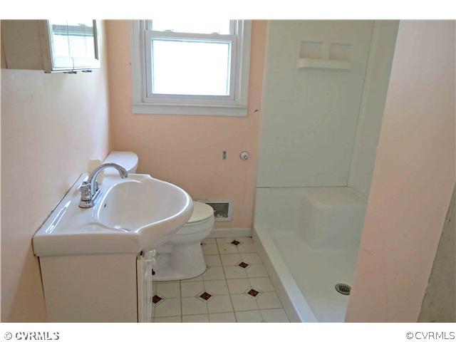 3310 Warner Road Richmond, VA 23225 - Photo 9 of 16 Bathroom